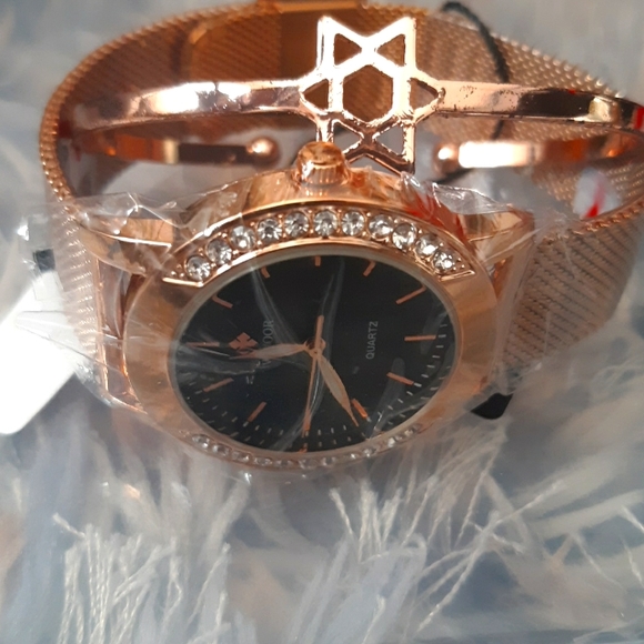 Watch/ Jewelries - Picture 2 of 2